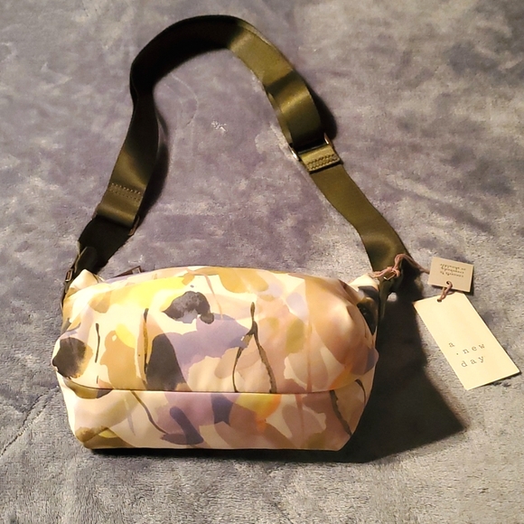 Purse - Picture 1 of 3